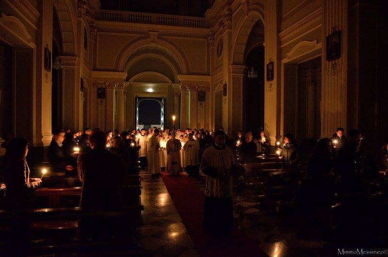 Il vescovo presiede la Veglia Pasquale in Cattedrale