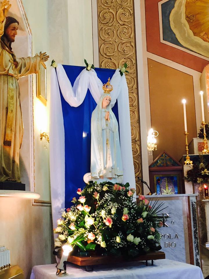 Adorazione Eucaristica presso la Parrocchia Divina Pastora in Piminoro alla presenza della statua pellegrina