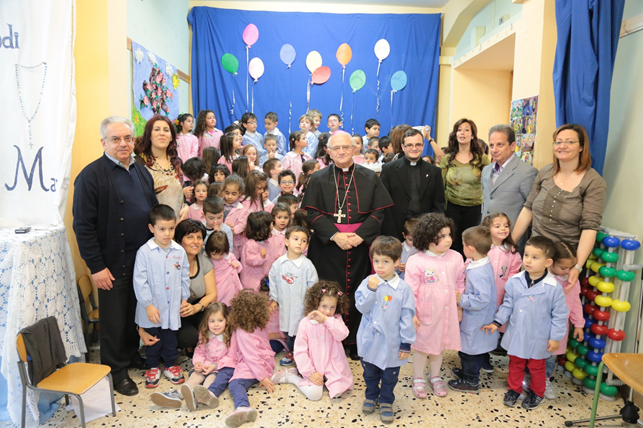 Il Vescovo visita la Scuola Materna “Corrado Alvaro” di Cinquefrondi