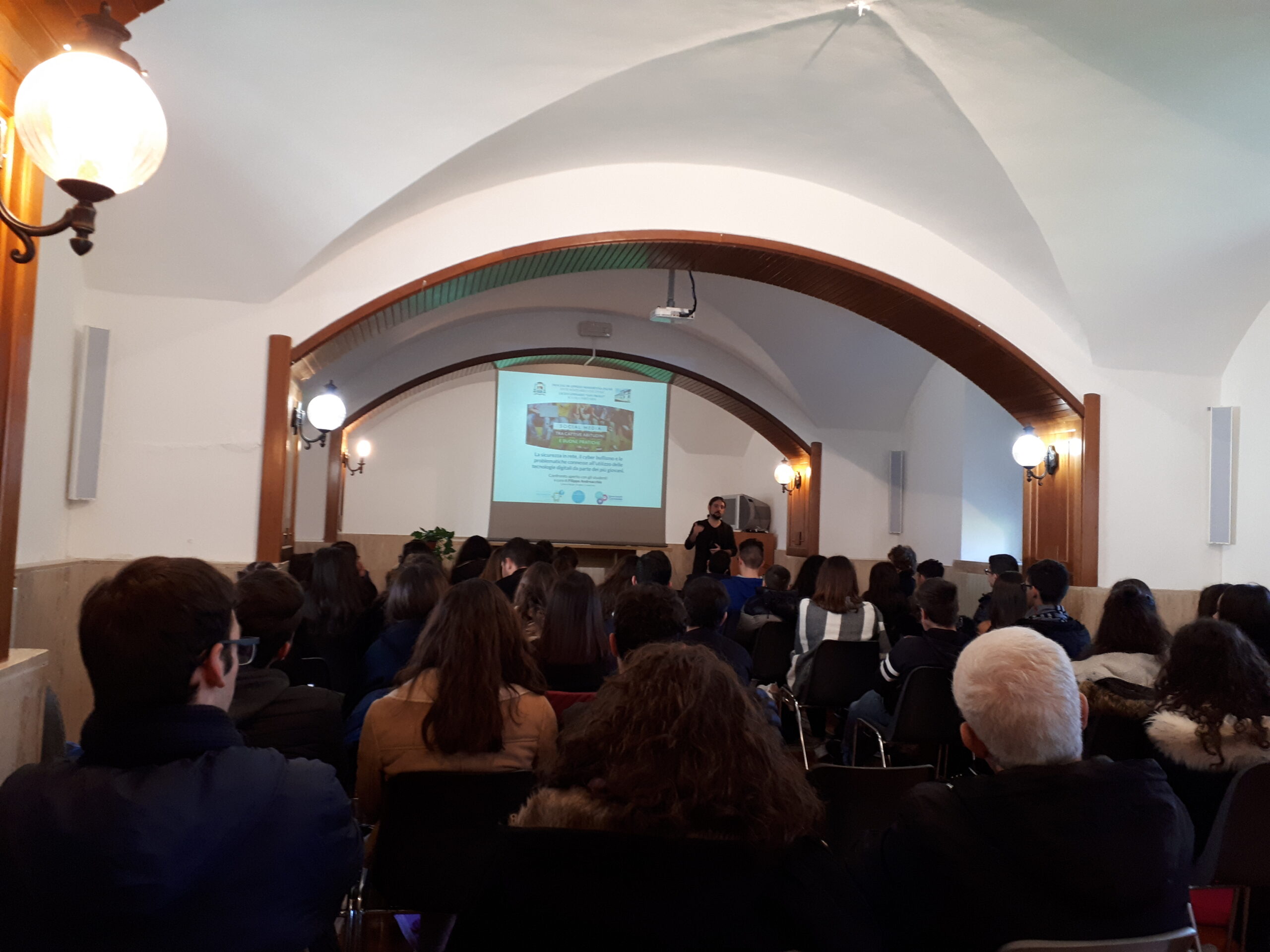 Contro la violenza e l’odio in Rete un incontro formativo al Liceo classico ‘San Paolo’