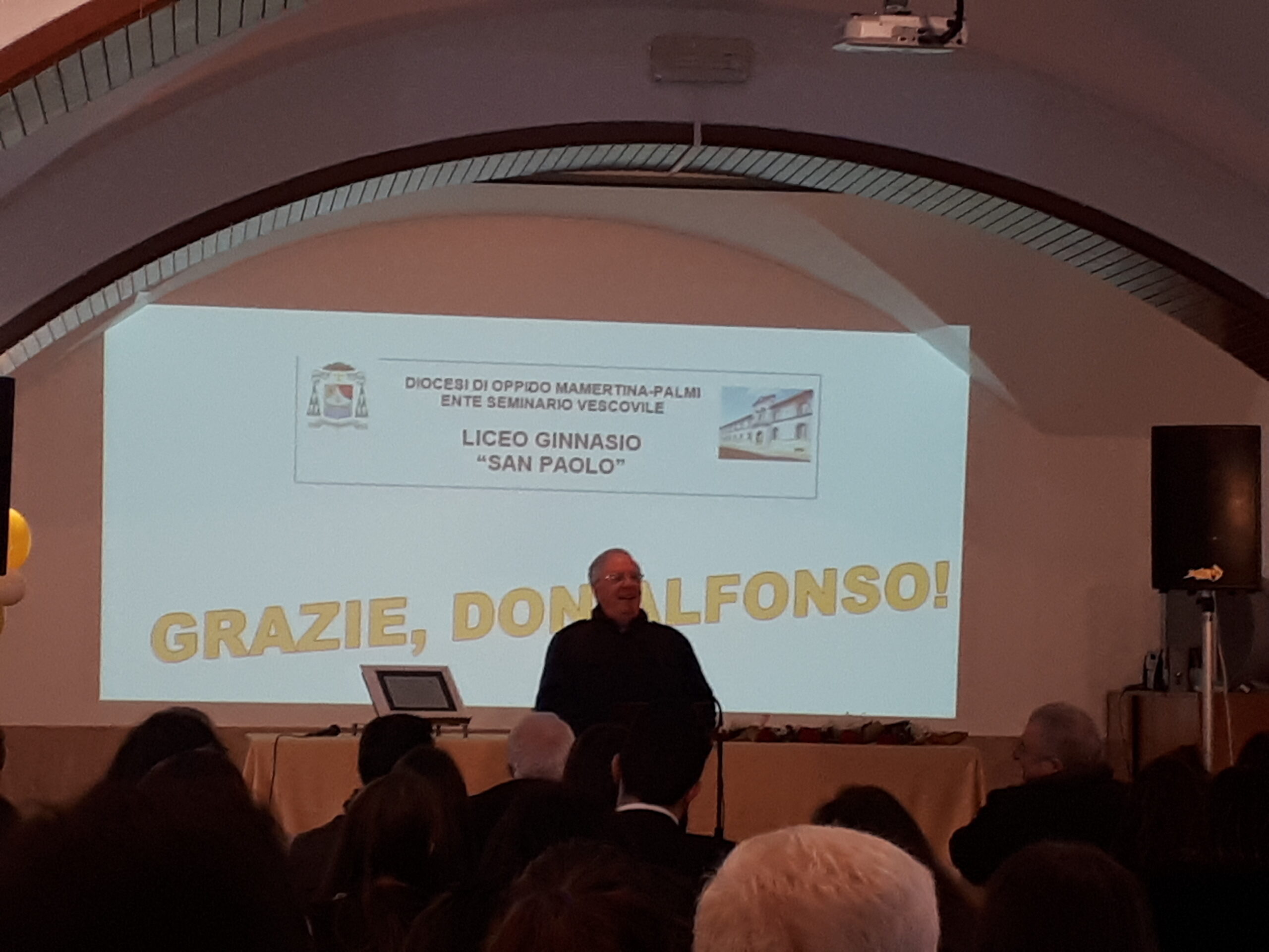 Il Liceo classico ‘San Paolo’ festeggia don Alfonso Franco, preside e docente di filosofia e storia