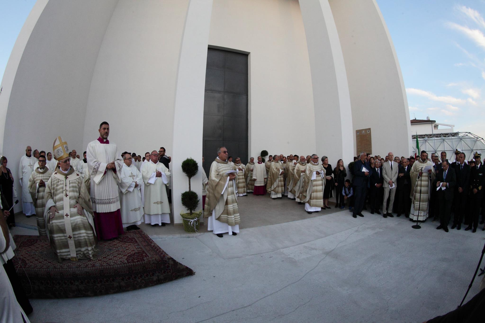 La solenne Concelebrazione Eucaristica con il Rito di Dedicazione della Chiesa Parrocchiale ‘San Gaetano Catanoso’ in Gioia Tauro