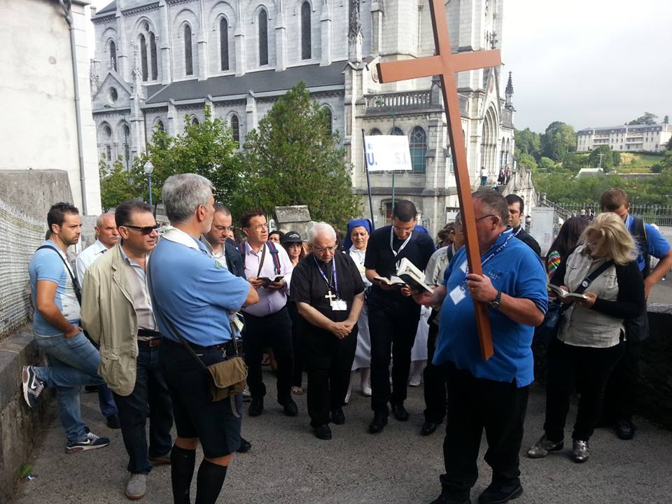 S.E. Mons. Francesco Milito a Lourdes con i pellegrini dell’U.A.L.S.I.