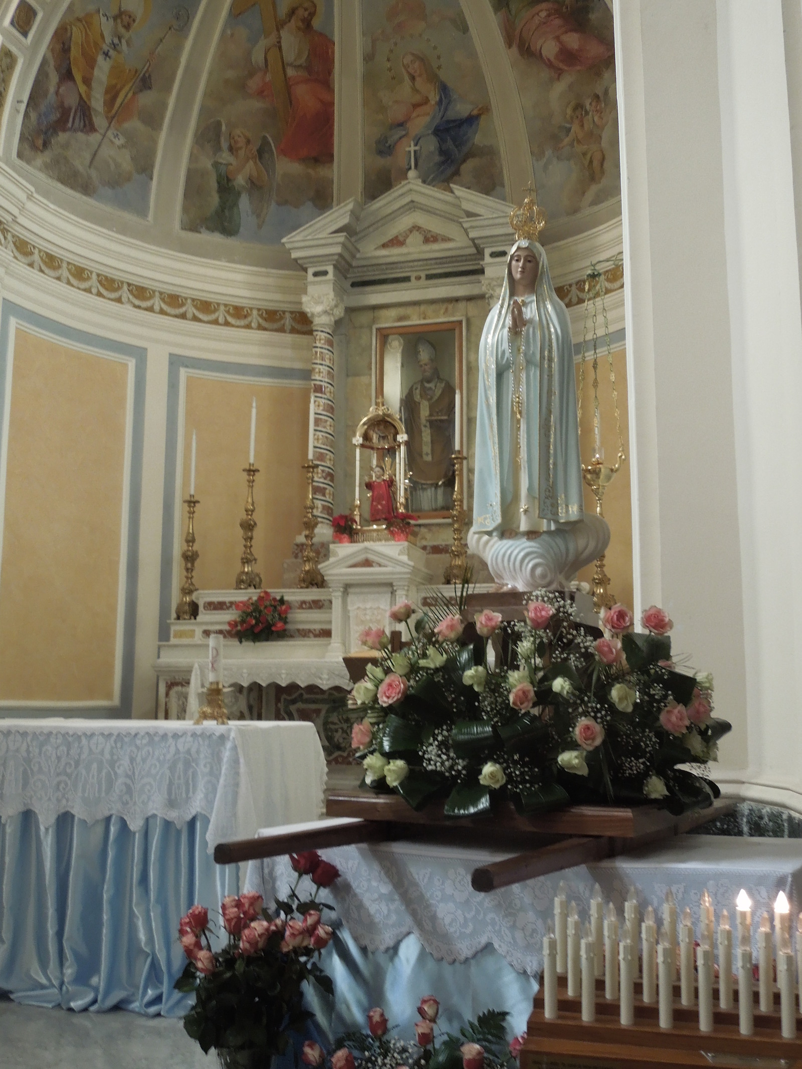 S. Cristina d’Aspromonte prega insieme all’effigie della Madonna di Fatima