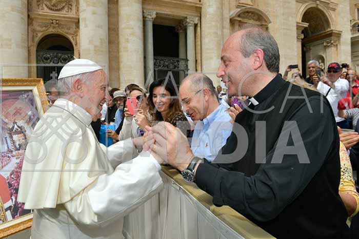 Papa Francesco benedice tela per l’ITeP