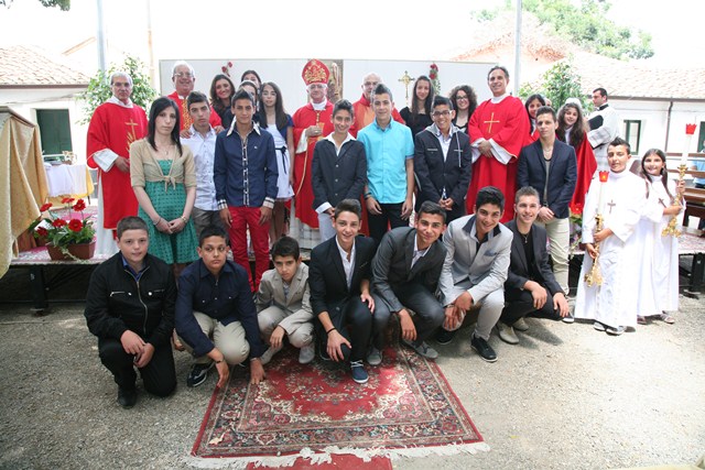 A Cannavà il Vescovo presiede la Concelebrazione eucaristica per l’ingresso del nuovo parroco Don Peppino Tripodi e il conferimento del Sacramento della Confermazione