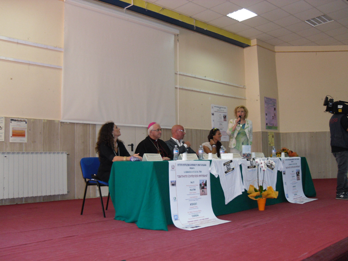 Il Vescovo incontra gli alunni del Liceo Scientifico ‘Piria’ di Rosarno dialogando sulla tematica ‘Obstinatio contra res adversas’