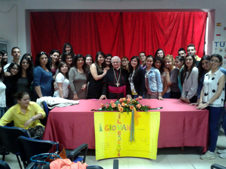 Il Vescovo incontra gli alunni del Liceo Linguistico e delle Scienze Umane “C. Alvaro” di Palmi