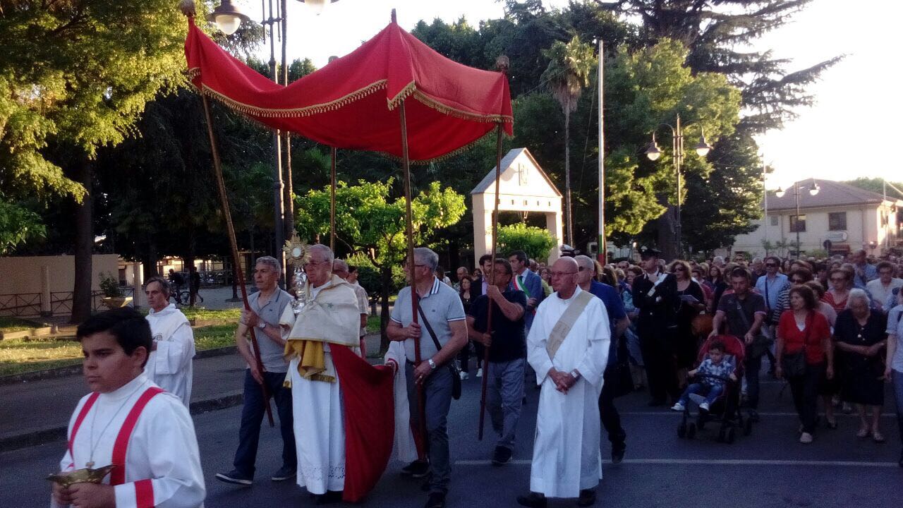 La processione del Corpus Domini a Taurianova nel segno della comunione delle comunità parrocchiali