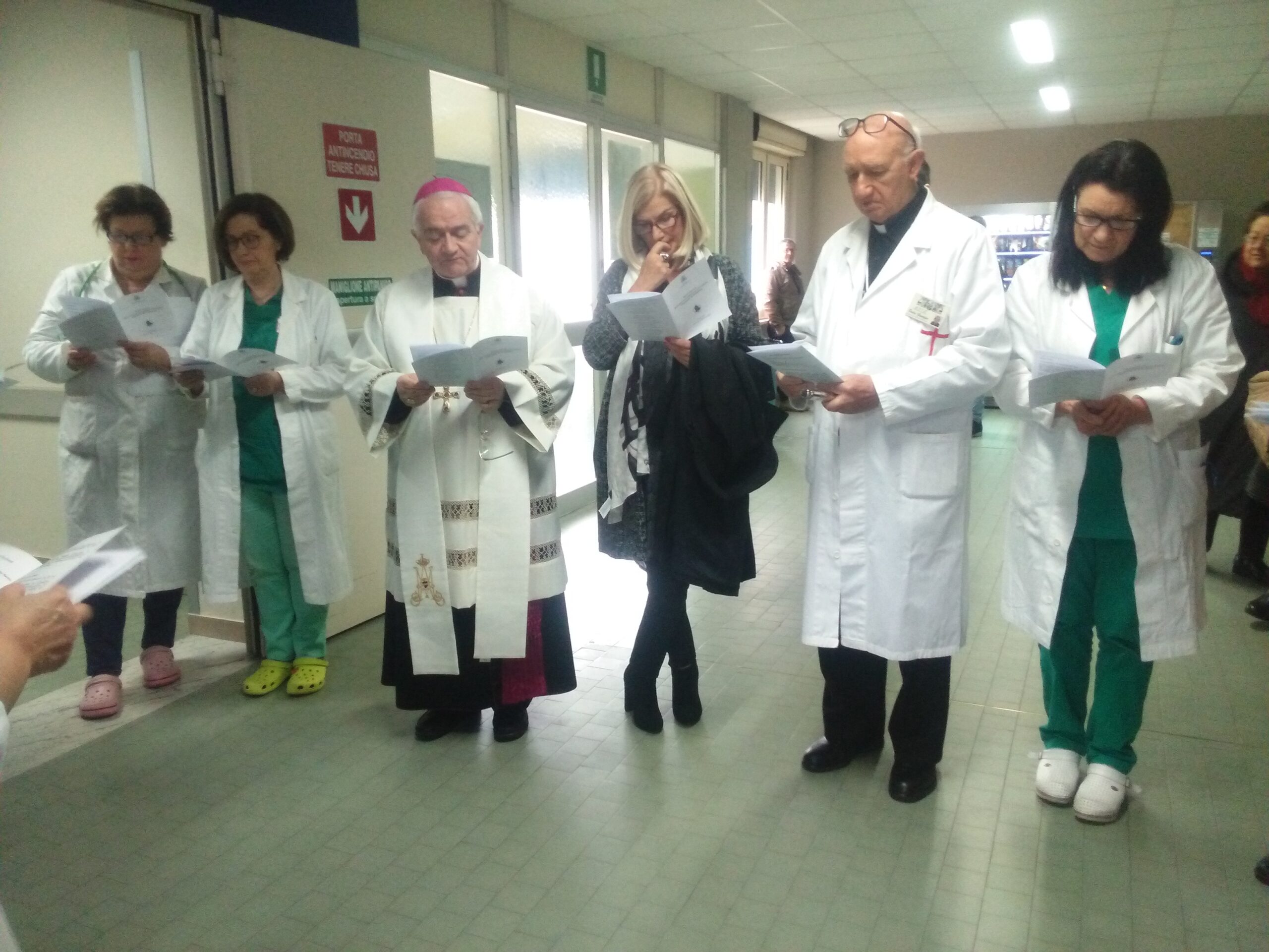 Il Vescovo benedice i nuovi locali del Reparto di Chirurgia e Otorino dell’Ospedale di Polistena