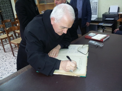 Il Vescovo in visita alla Società Operaia di Mutuo Soccorso. Il sindaco Barone: ‘Un incontro storico’